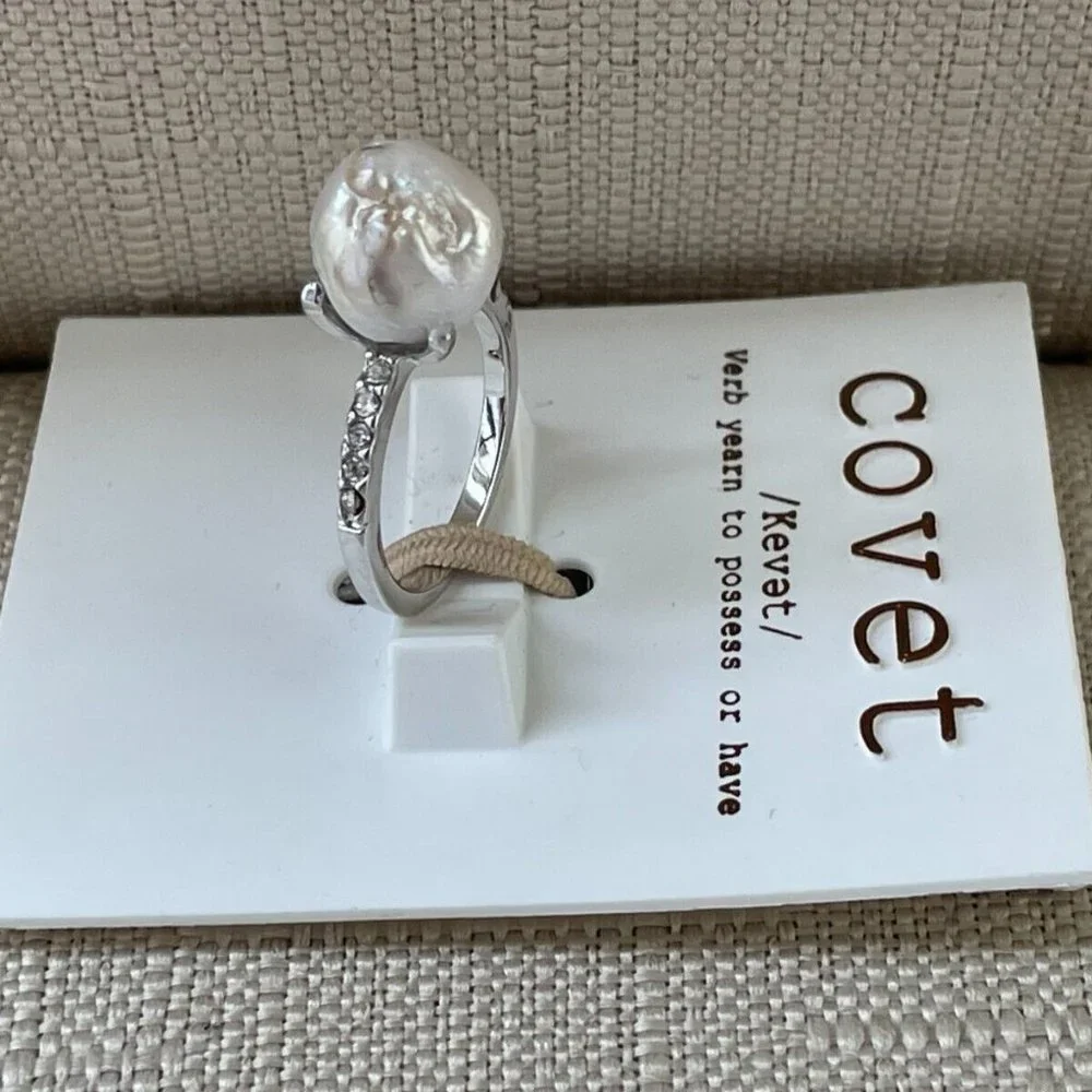 Covet Women Ring Crystals Accent Silver Tone Faux Pearl Ring Jewelry Size 6 - Picture 6 of 10